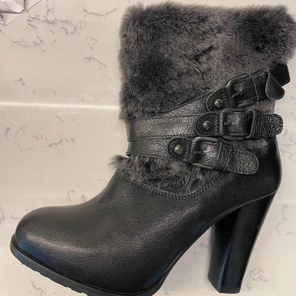 Stuart Weitzmen Furgettit Black Leather Faux Fur Boots Size 6